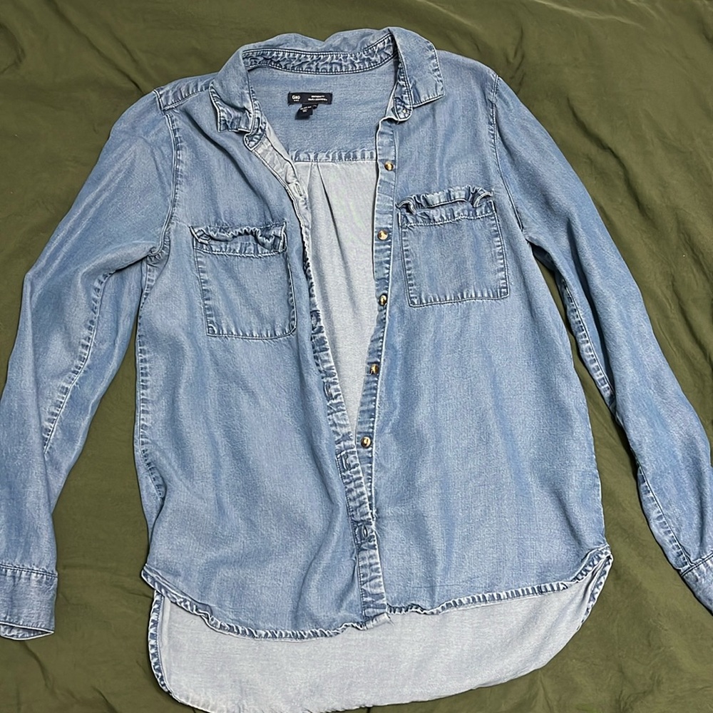 GAP boyfriend fit button up top